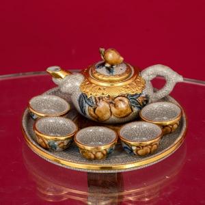 Bộ Trà Thờ Đào Đắp Nổi Men Rạn Bọc Đồng Thếp Vàng